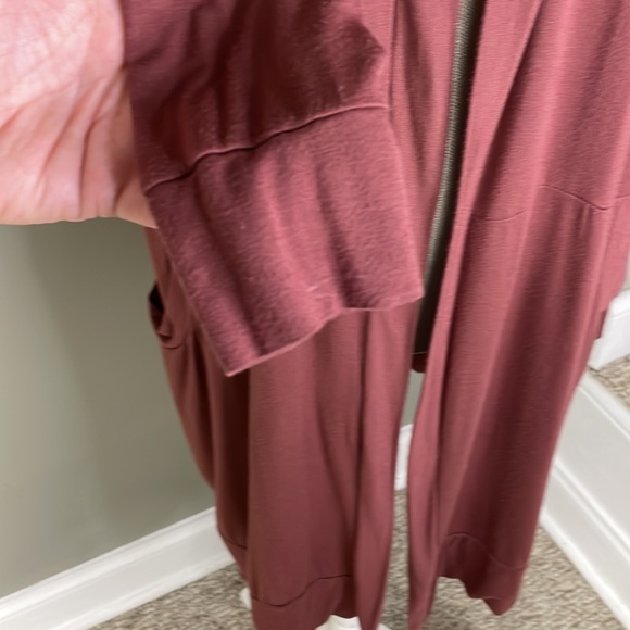 Long cardigan-Lysa Lou medium with pockets and a hood, great for fall - Picture 9 of 9